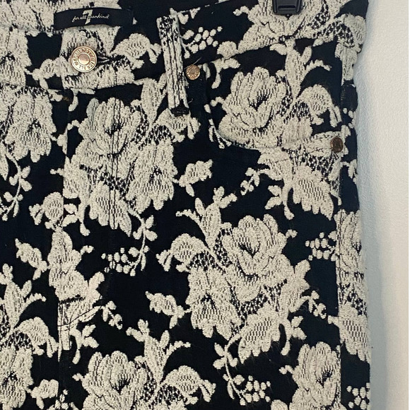 7 for all Mankind Black & White Floral Stretch Jean Leggings - Picture 7 of 13